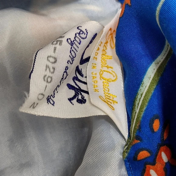 VTG KIMONO Excellent Quality Robe Made in Japan Blue floral SILK - Picture 8 of 10